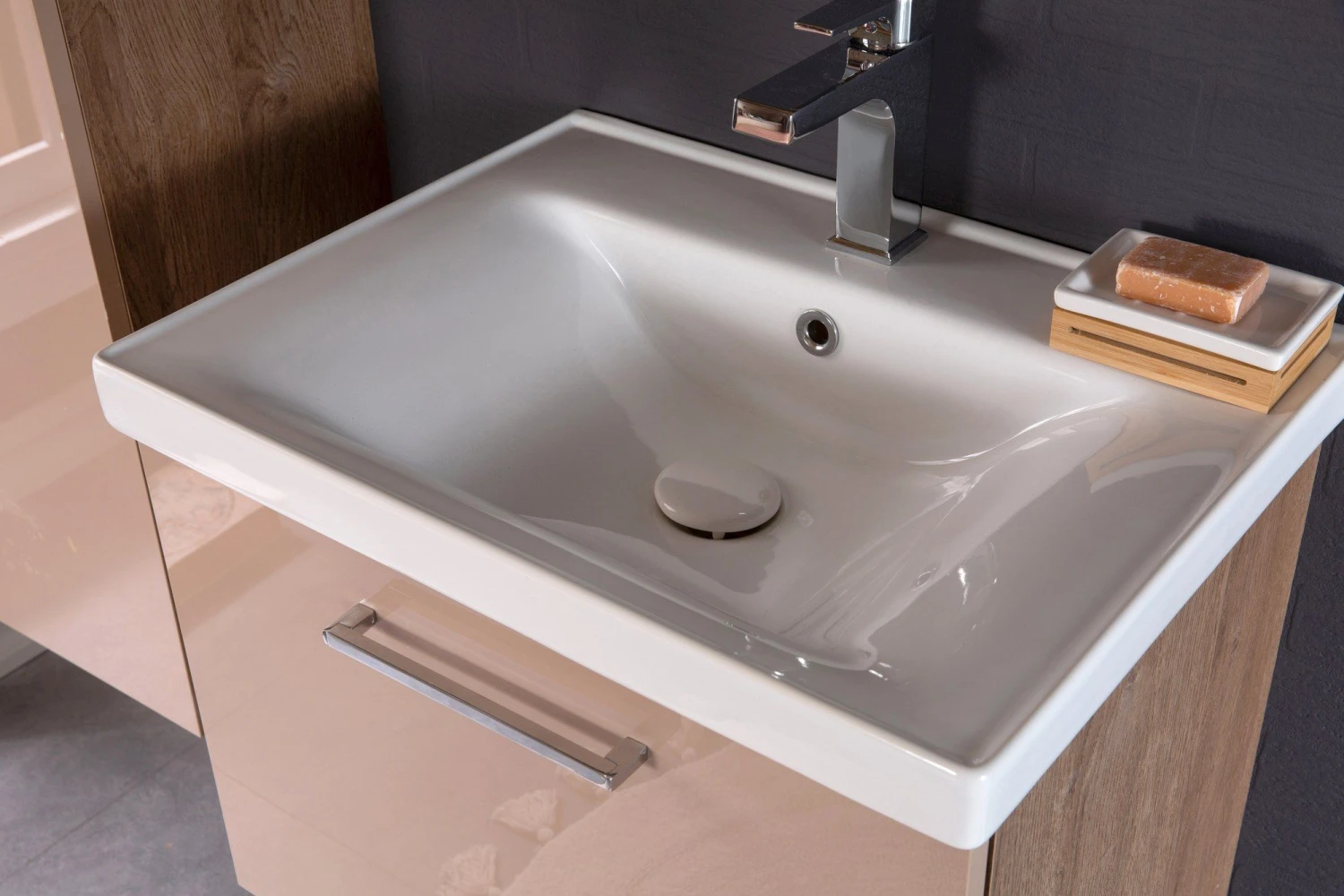 Jussara Badkamermeubelset | 3-delig | MDF Met Melamine Coating | Keramische Wastafel | Chromen Grepen | Cappuccino 4 Jussara Badkamermeubelset | 3-delig | MDF Met Melamine Coating | Keramische Wastafel | Chromen Grepen | Cappuccino - Afbeelding 4