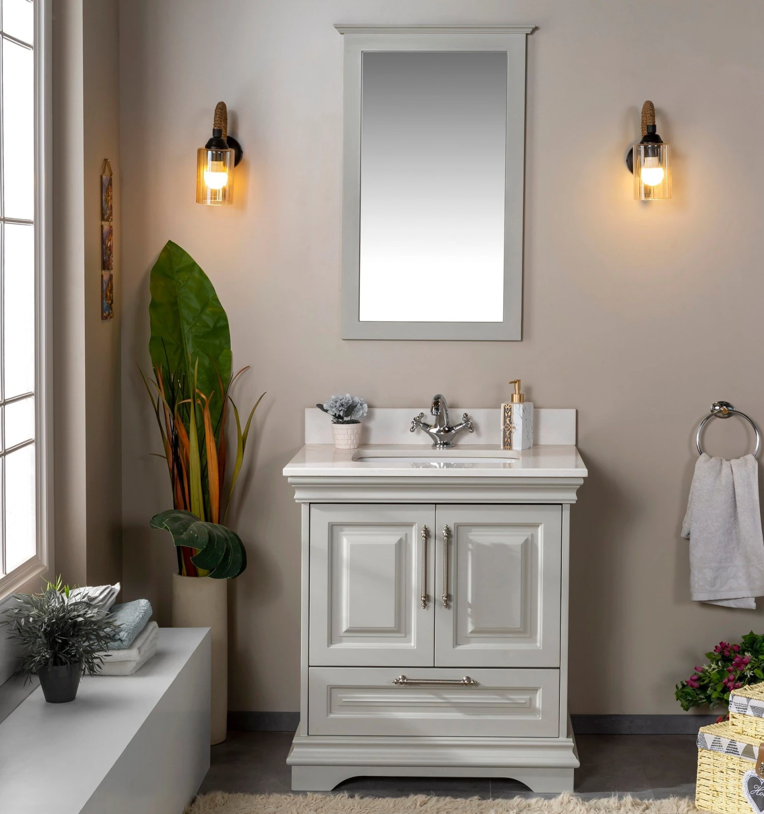 Jussara Badkamermeubelset: 2-delig, 100% Gelakt MDF, Aanrechtblad Wit Kwarts, Bronzen Handgrepen 1 Jussara Badkamermeubelset: 2-delig, 100% Gelakt MDF, Aanrechtblad Wit Kwarts, Bronzen Handgrepen