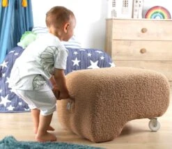 Fluffe Poef Van Imitatiebont Bruin | PVC Wielen | Orthopedische Spons -Emob 209FLF1332 20 204 521d