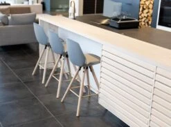 Counterstoel Sammy - Grijs/beige -Emob A56F5129 18D8 4EB7 ADBD B821CD17DE64 ed85