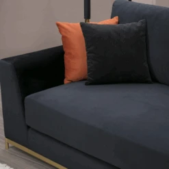 Comfortabele En Stijlvolle 4-zitsbank Met Beukenhouten Frame En Zwartgouden Poten -Emob Ontwerp zonder titel 2023 03 16T165942.576 f579