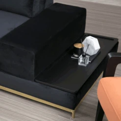 Comfortabele En Stijlvolle 4-zitsbank Met Beukenhouten Frame En Zwartgouden Poten -Emob Ontwerp zonder titel 2023 03 16T170052.332 50e8