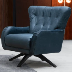 Stijlvolle En Comfortabele Vleugelstoel In Marineblauw