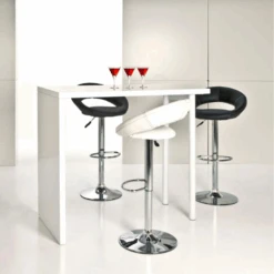 Plump Barkruk: PU Zwart, Chromen Onderstel, Gas Lift En Draaibaar -Emob Ontwerp zonder titel 2023 11 27T105551.544 36cc